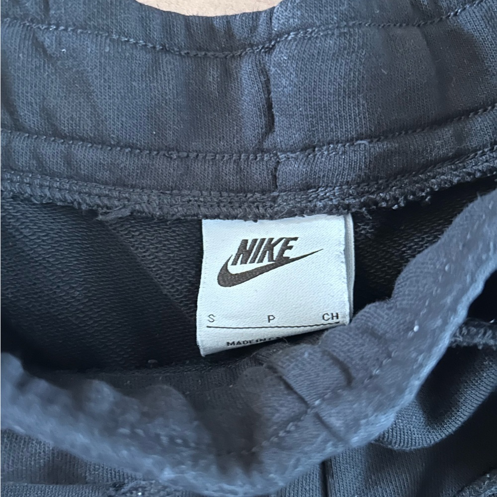 Nike Black Athletic Shorts Relaxed Fit - Picture 4 of 4